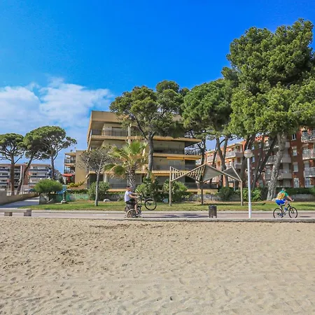 Txingudi - Only Families Apartment Cambrils